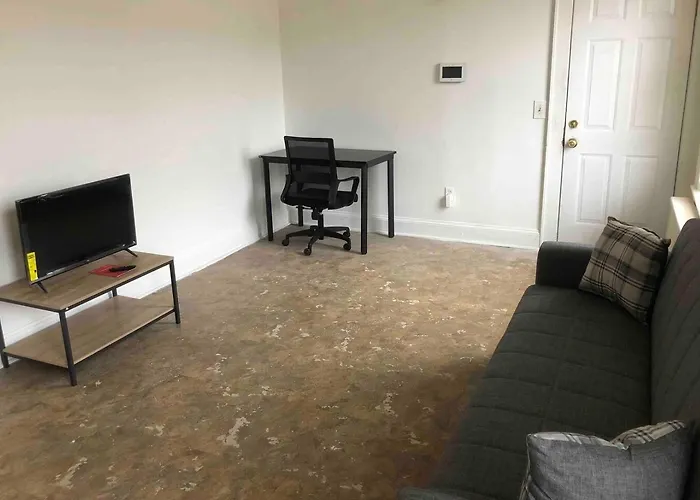 Spacious And Bright 2 Bedroom Apartment With 1 Bathroom And Private Street Entrance