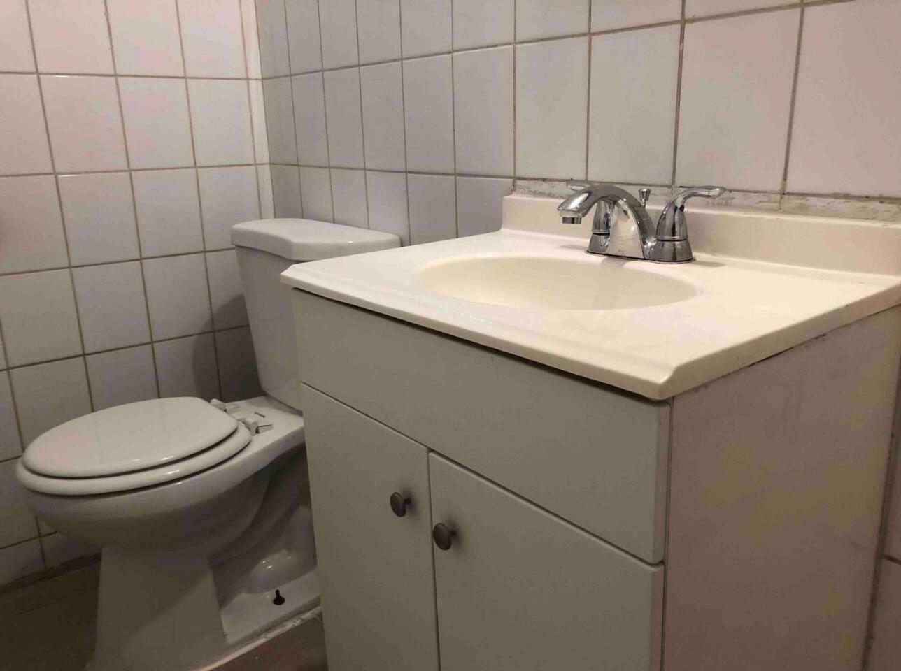 Spacious And Bright 2 Bedroom With 1 Bathroom And Private Street Entrance Appartamento Paterson