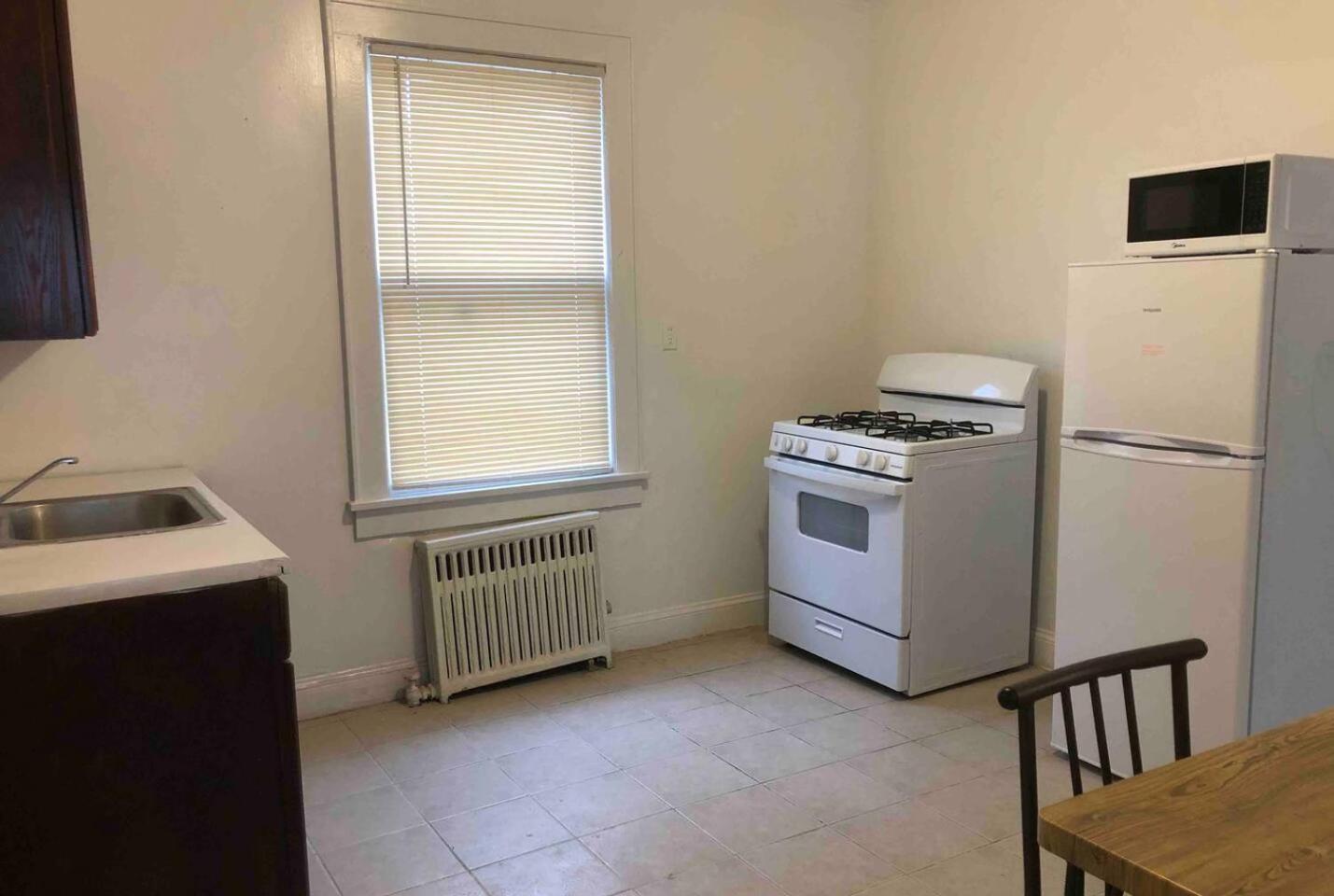 Spacious And Bright 2 Bedroom With 1 Bathroom And Private Street Entrance Appartamento Paterson